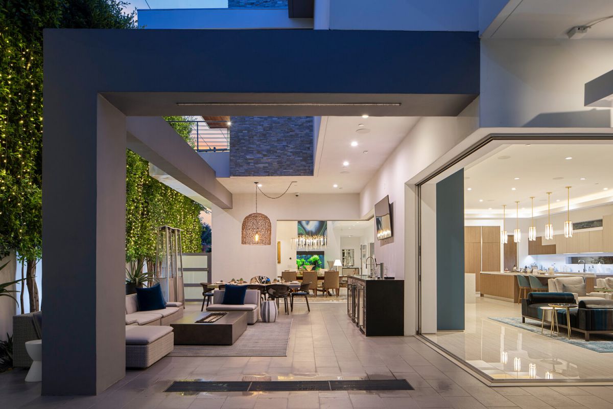 Oakwood-Avenue-Residence-A-Home-of-Impeccable-Design-for-Sale-28