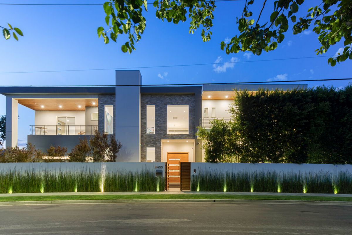 Oakwood-Avenue-Residence-A-Home-of-Impeccable-Design-for-Sale-32