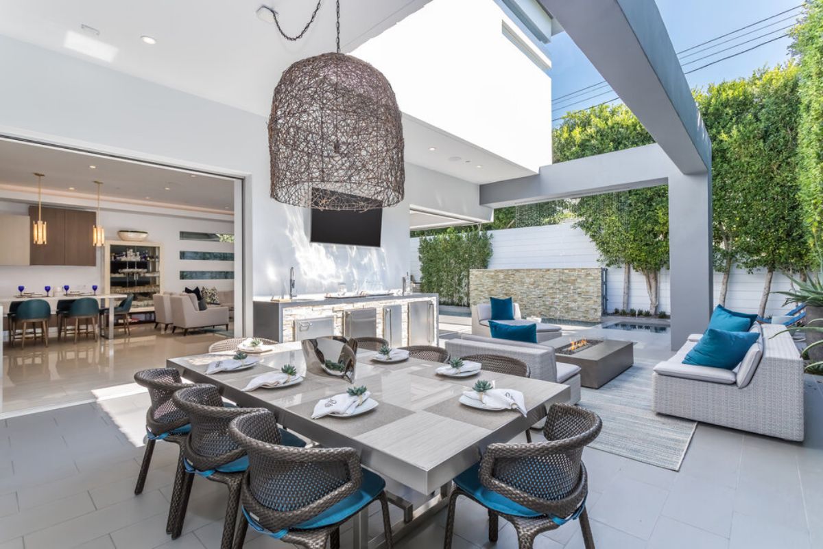 Oakwood-Avenue-Residence-A-Home-of-Impeccable-Design-for-Sale-5