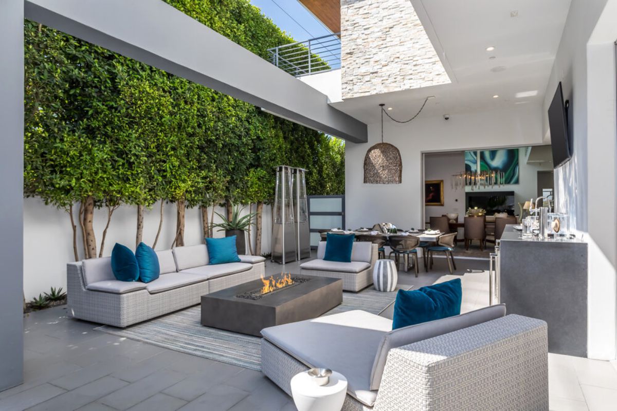 Oakwood-Avenue-Residence-A-Home-of-Impeccable-Design-for-Sale-6