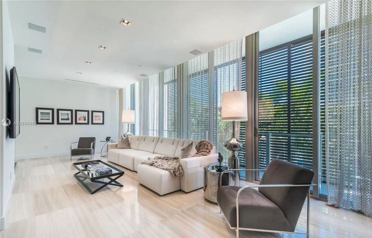 Reef-Lane-Modern-Home-in-Key-Biscayne-Florida-19