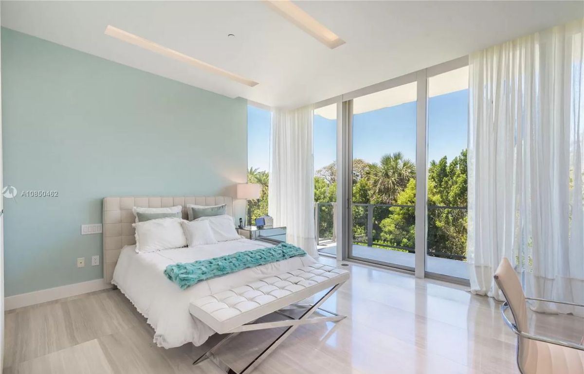 Reef-Lane-Modern-Home-in-Key-Biscayne-Florida-20