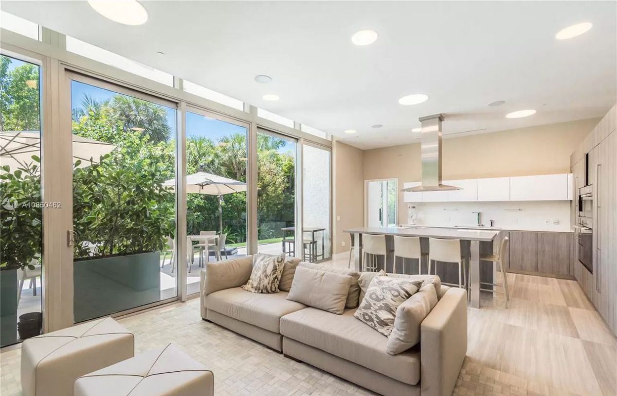 Reef-Lane-Modern-Home-in-Key-Biscayne-Florida-21