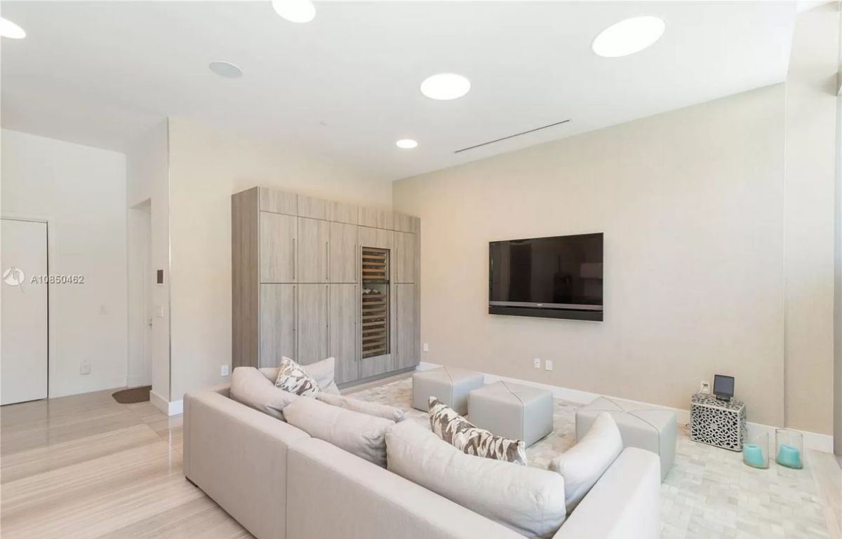 Reef-Lane-Modern-Home-in-Key-Biscayne-Florida-22