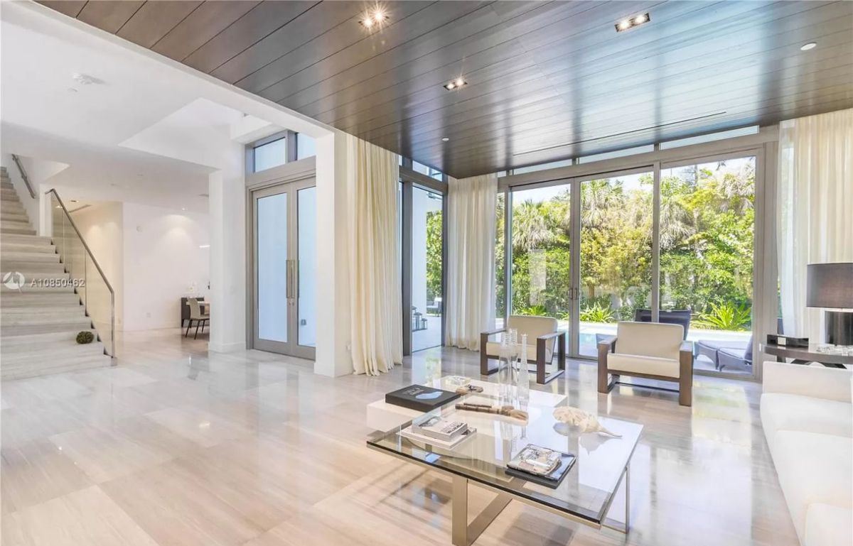 Reef-Lane-Modern-Home-in-Key-Biscayne-Florida-8