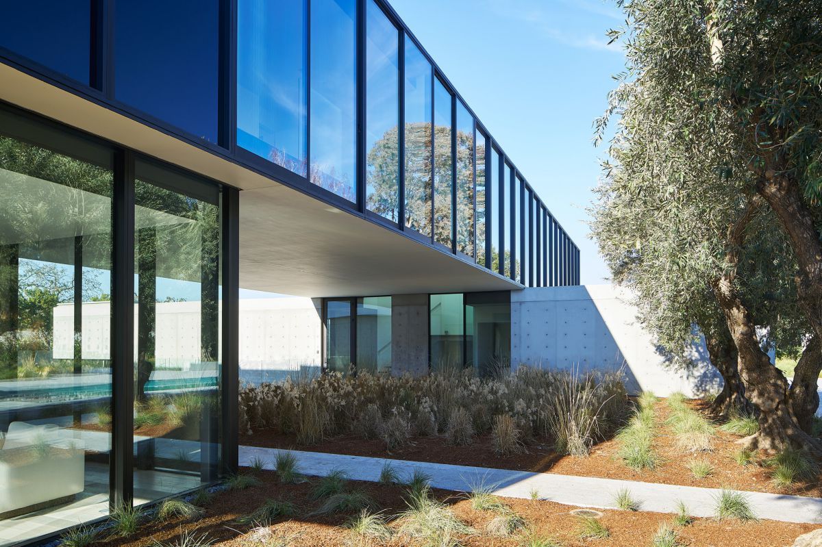 Ridge-View-Residence-in-Atherton-California-by-Natoma-Architects-10