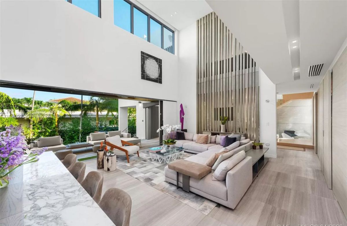 Sabal-Palm-Modern-Residence-is-Designed-to-Perfection-5