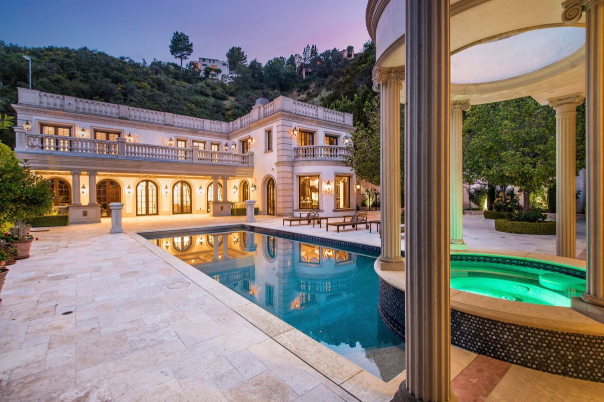Stone-Canyon-Classic-Mansion-in-Los-Angeles-31