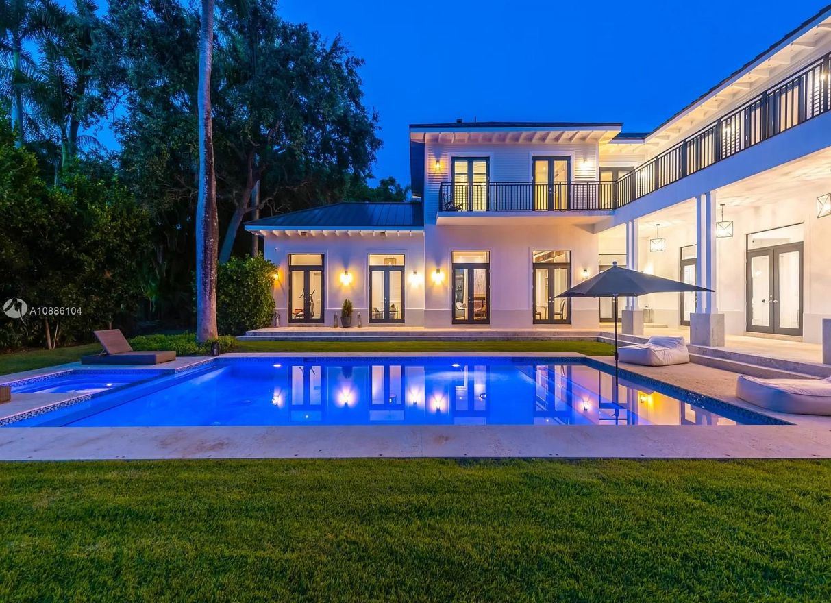 Stunning-Hamptons-Style-Residence-in-Miami-for-Sale-at-6.2-Million-17