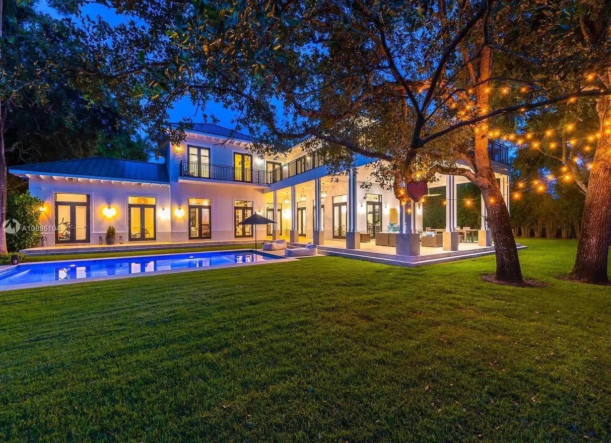 Stunning-Hamptons-Style-Residence-in-Miami-for-Sale-at-6.2-Million-5