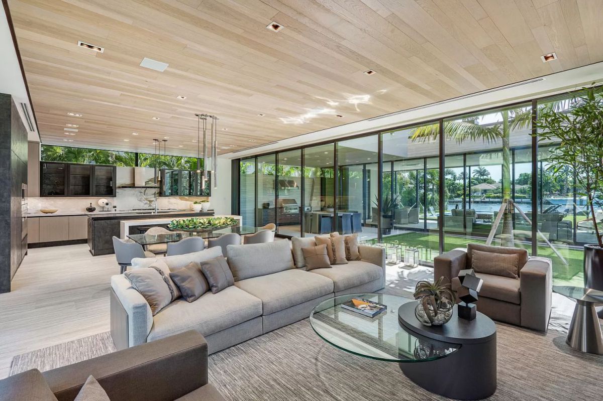 Stunning-Modern-Waterfront-Home-in-East-Boca-Raton-13