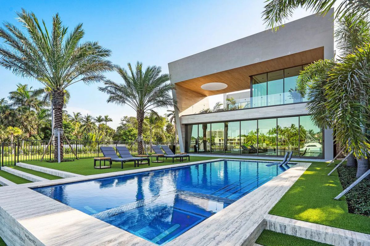 Stunning-Modern-Waterfront-Home-in-East-Boca-Raton-22