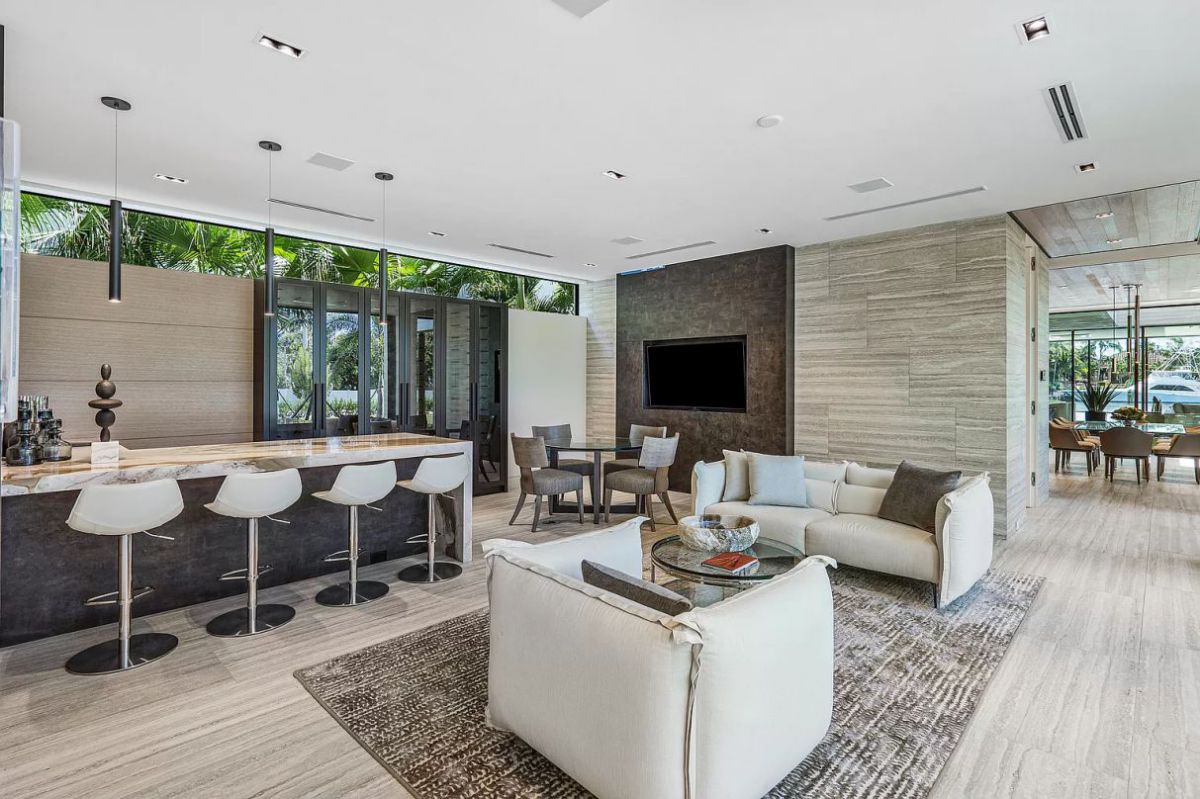 Stunning-Modern-Waterfront-Home-in-East-Boca-Raton-24