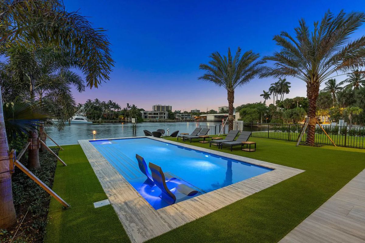 Stunning-Modern-Waterfront-Home-in-East-Boca-Raton-27