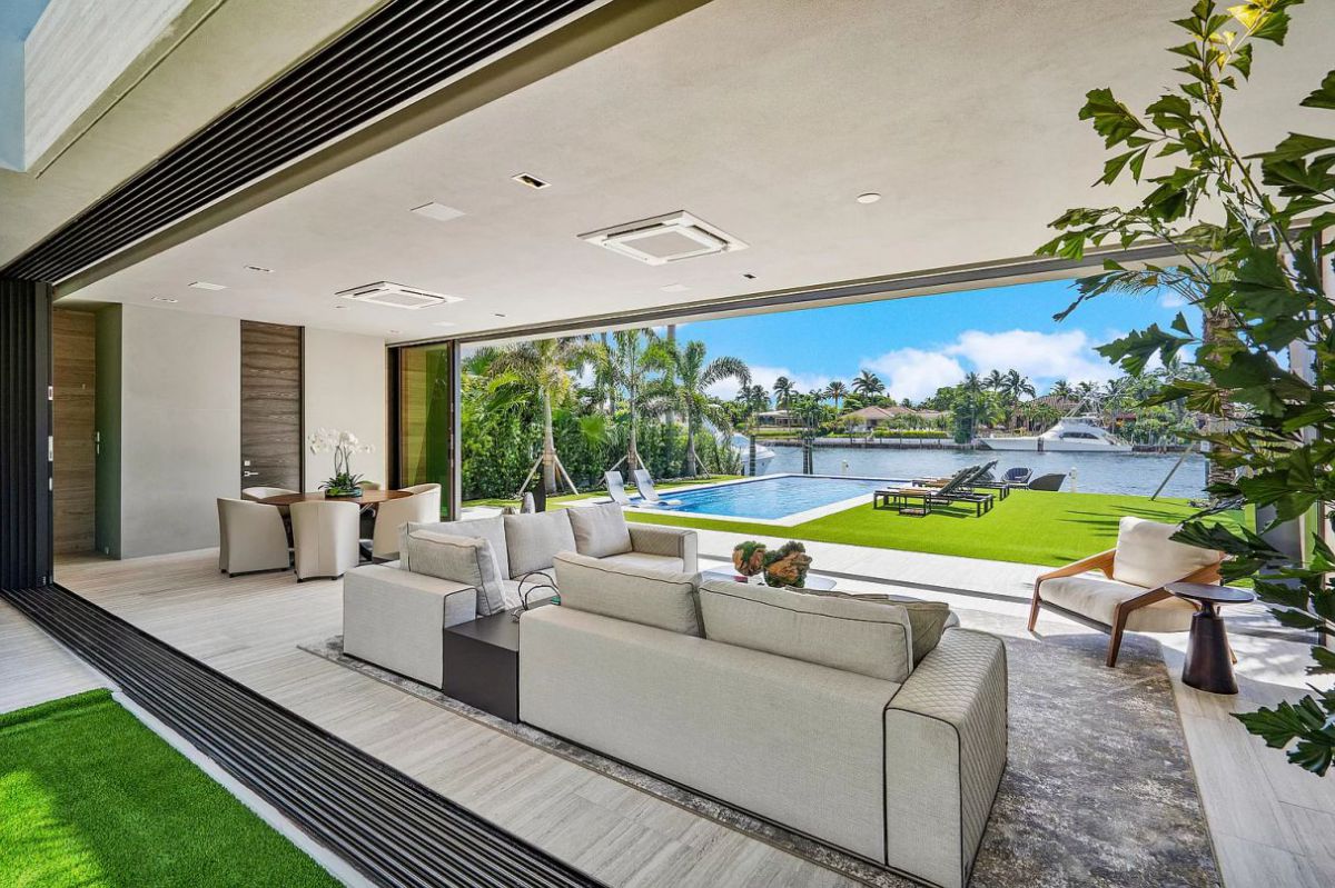 Stunning-Modern-Waterfront-Home-in-East-Boca-Raton-28