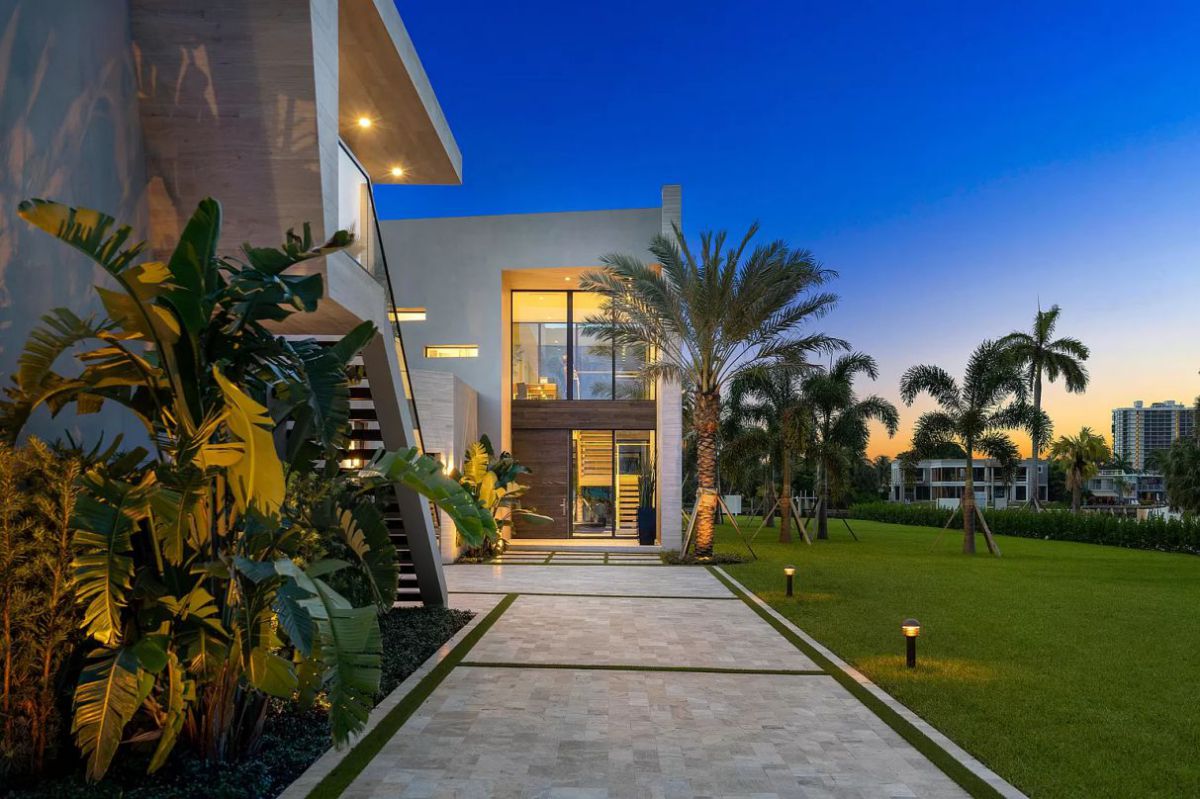 Stunning-Modern-Waterfront-Home-in-East-Boca-Raton-33