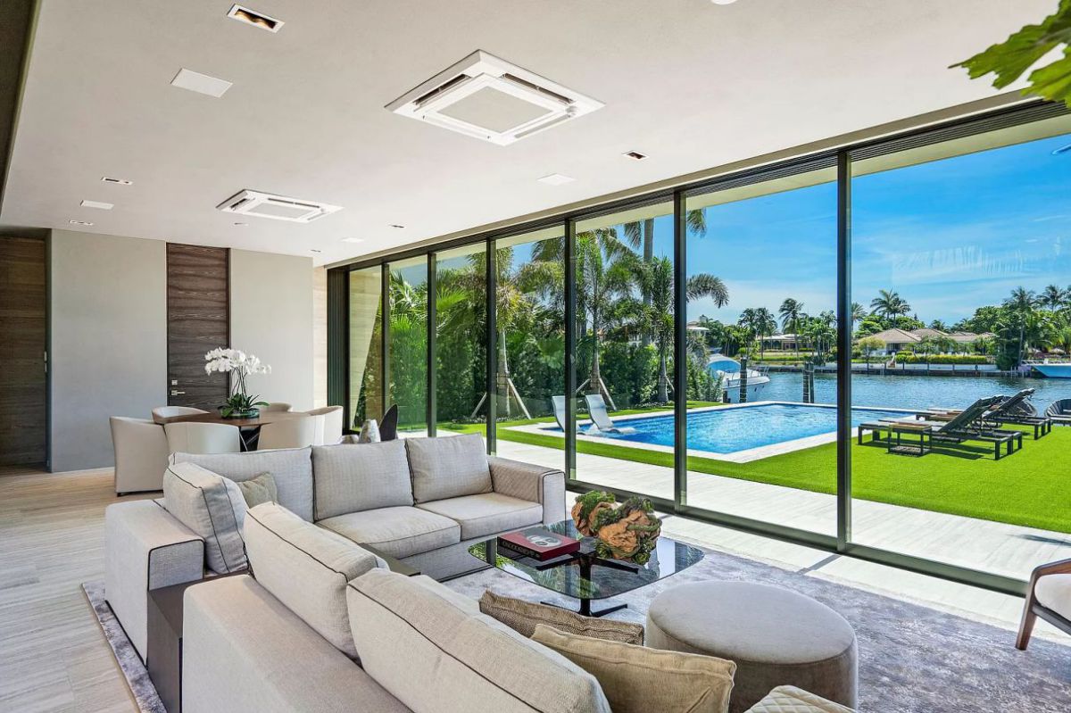 Stunning-Modern-Waterfront-Home-in-East-Boca-Raton-38