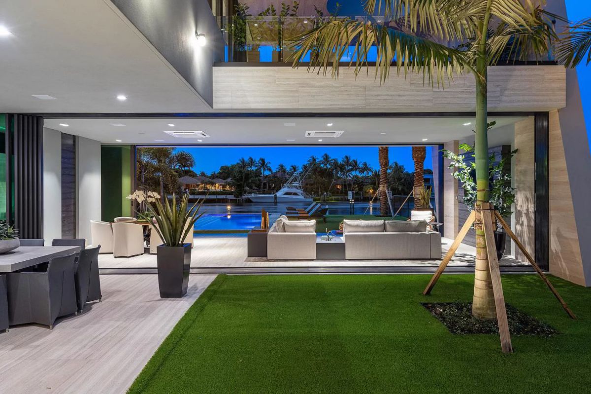 Stunning-Modern-Waterfront-Home-in-East-Boca-Raton-6