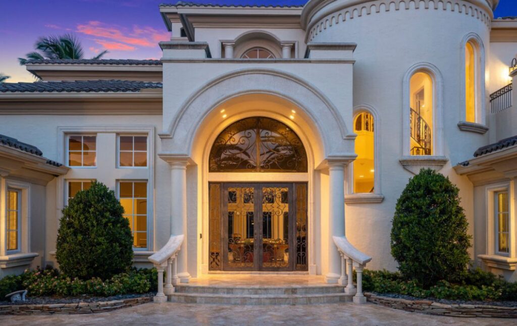 Stunning Villa Paradiso in Boca Raton for Sale