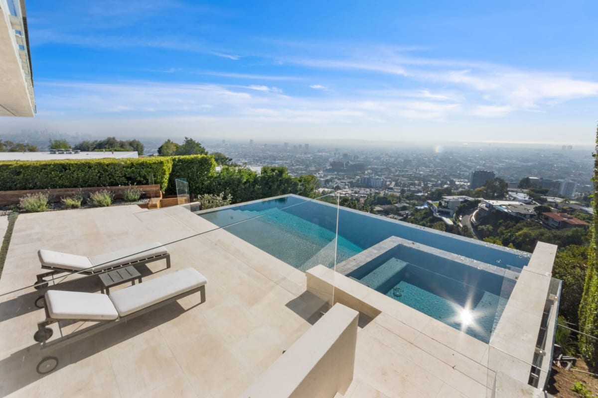 Tanager-Way-Modern-Home-in-Los-Angeles-for-Sale-1435-Tanager-Way-Los-Angeles-14