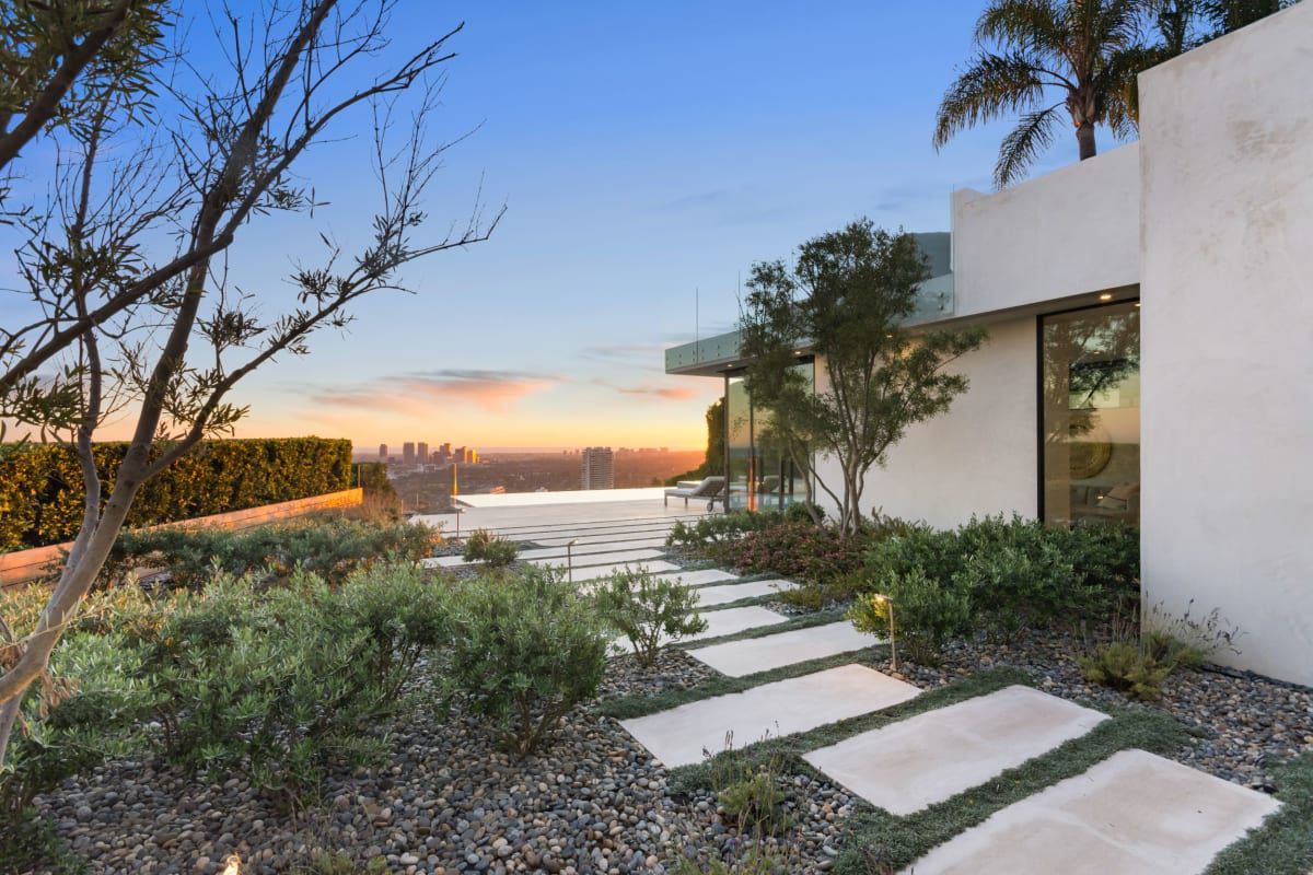 Tanager-Way-Modern-Home-in-Los-Angeles-for-Sale-1435-Tanager-Way-Los-Angeles-18