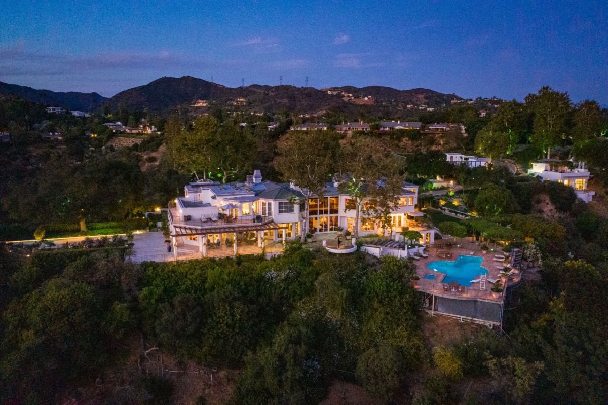 The-Norman-Lear-Estate-on-8.29-Acres-of-Impeccable-Grounds-1
