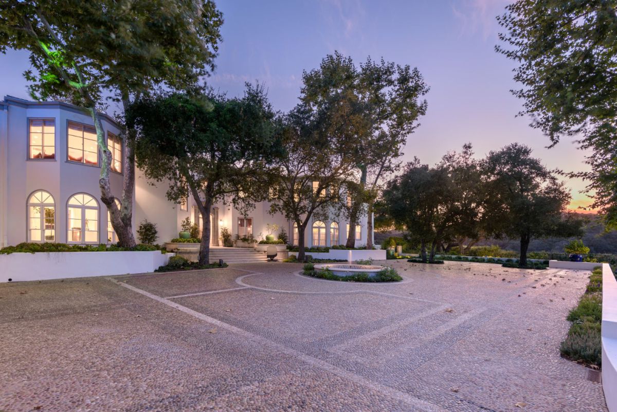 The-Norman-Lear-Estate-on-8.29-Acres-of-Impeccable-Grounds-18