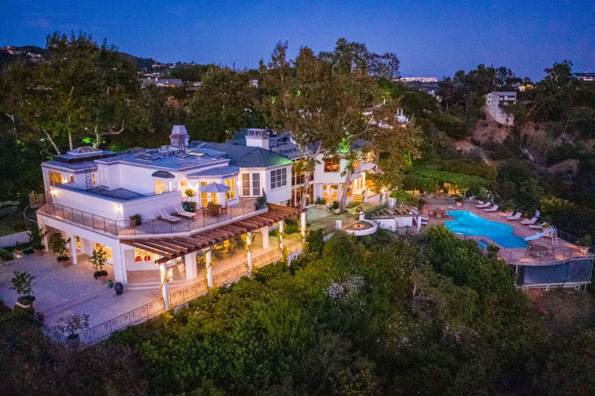 The-Norman-Lear-Estate-on-8.29-Acres-of-Impeccable-Grounds-2