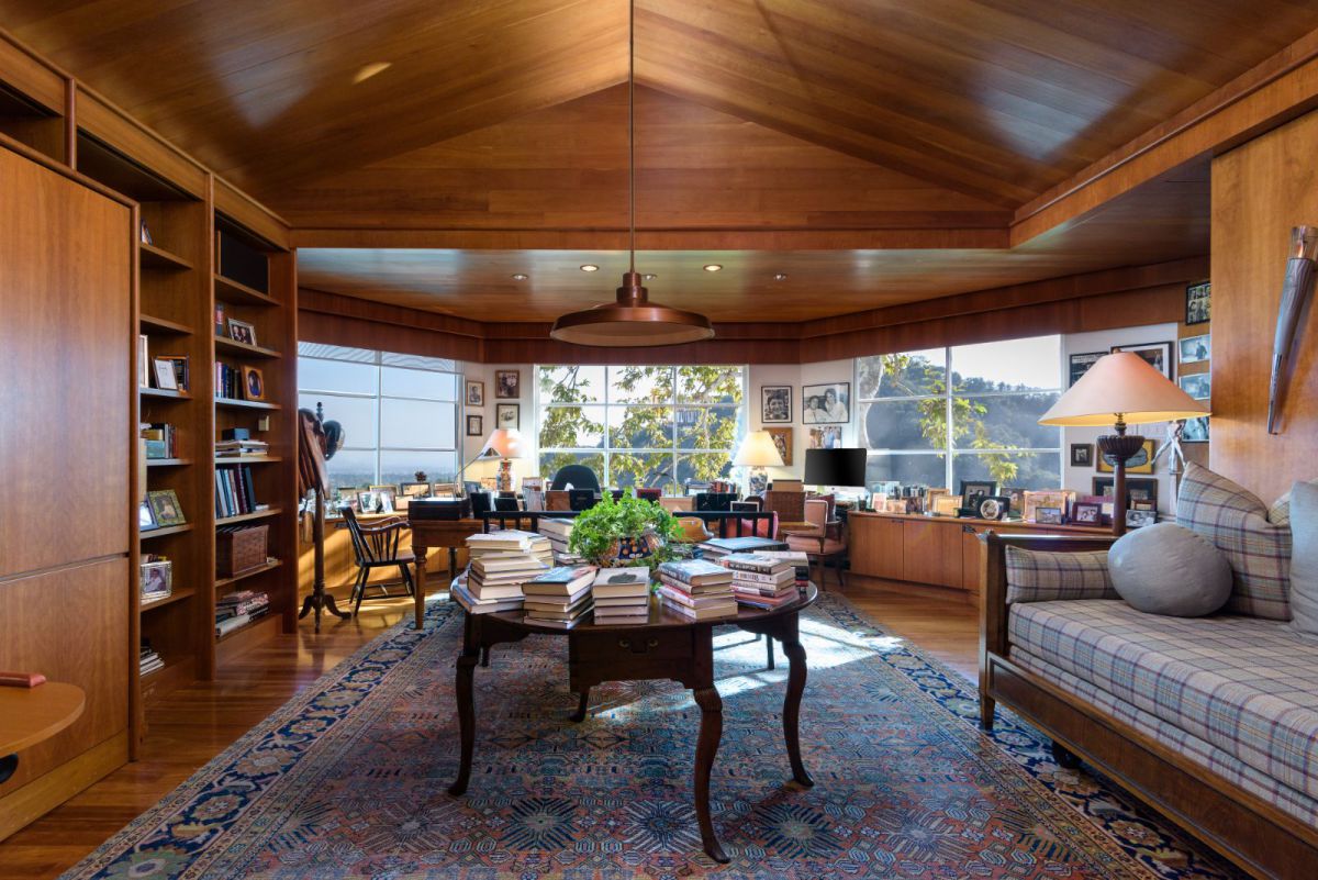 The-Norman-Lear-Estate-on-8.29-Acres-of-Impeccable-Grounds-9
