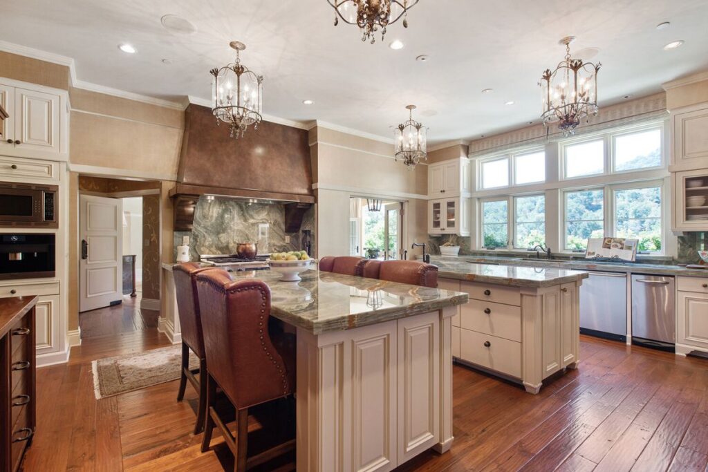 Thoughtfully Designed Alamo Estate returns Market