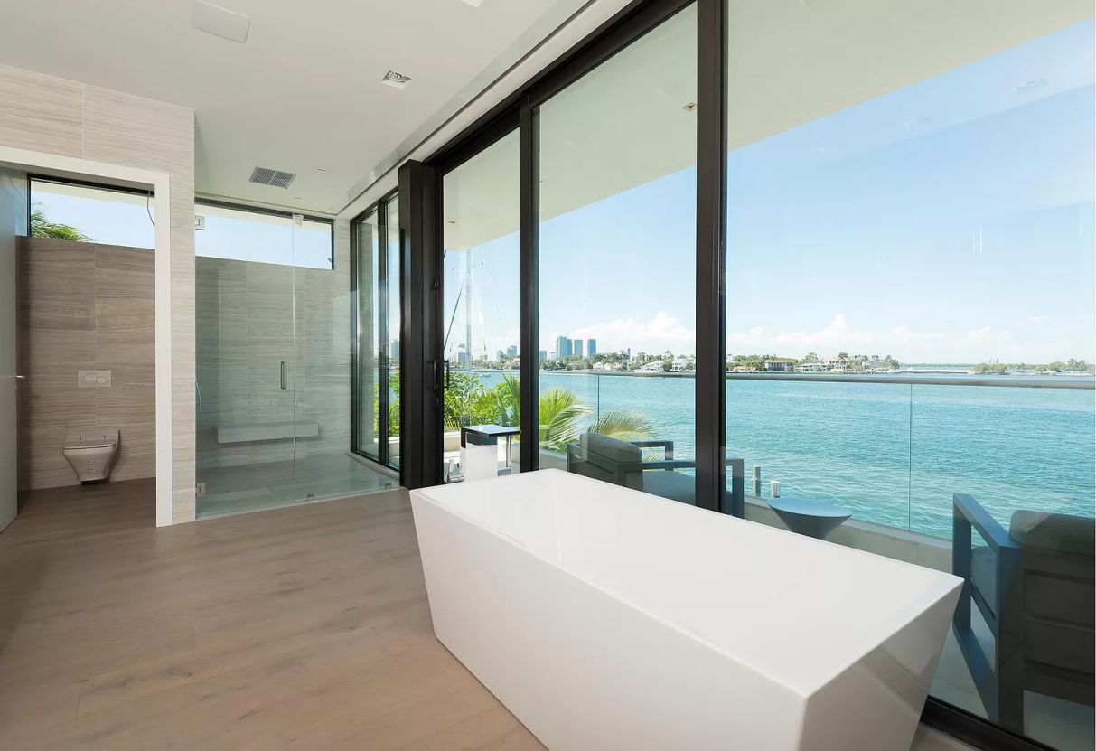 Tropical-Modern-Waterfront-Home-in-Miami-Beach-on-Market-11