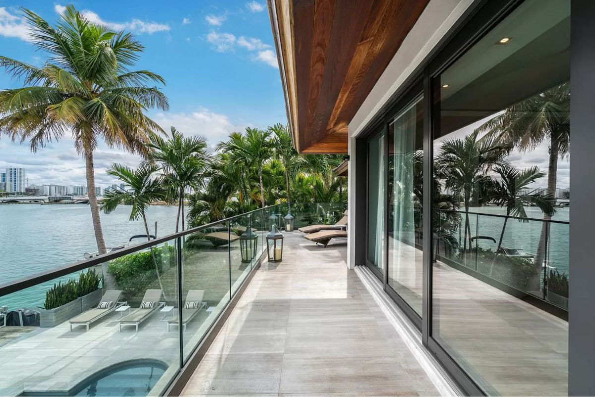 Tropically-Designed-Rivo-Alto-Modren-Home-in-Miami-Beach-2