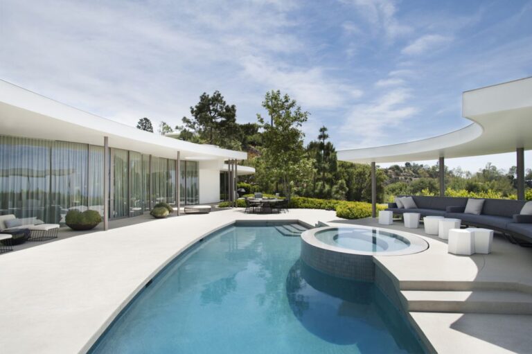 Trousdale Estates Contemporary Home by Dennis Gibbens Architects