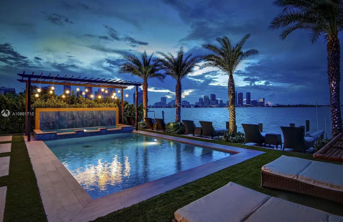 Venetian-Island-Modern-Estate-offers-the-Ultimate-of-Luxury-14