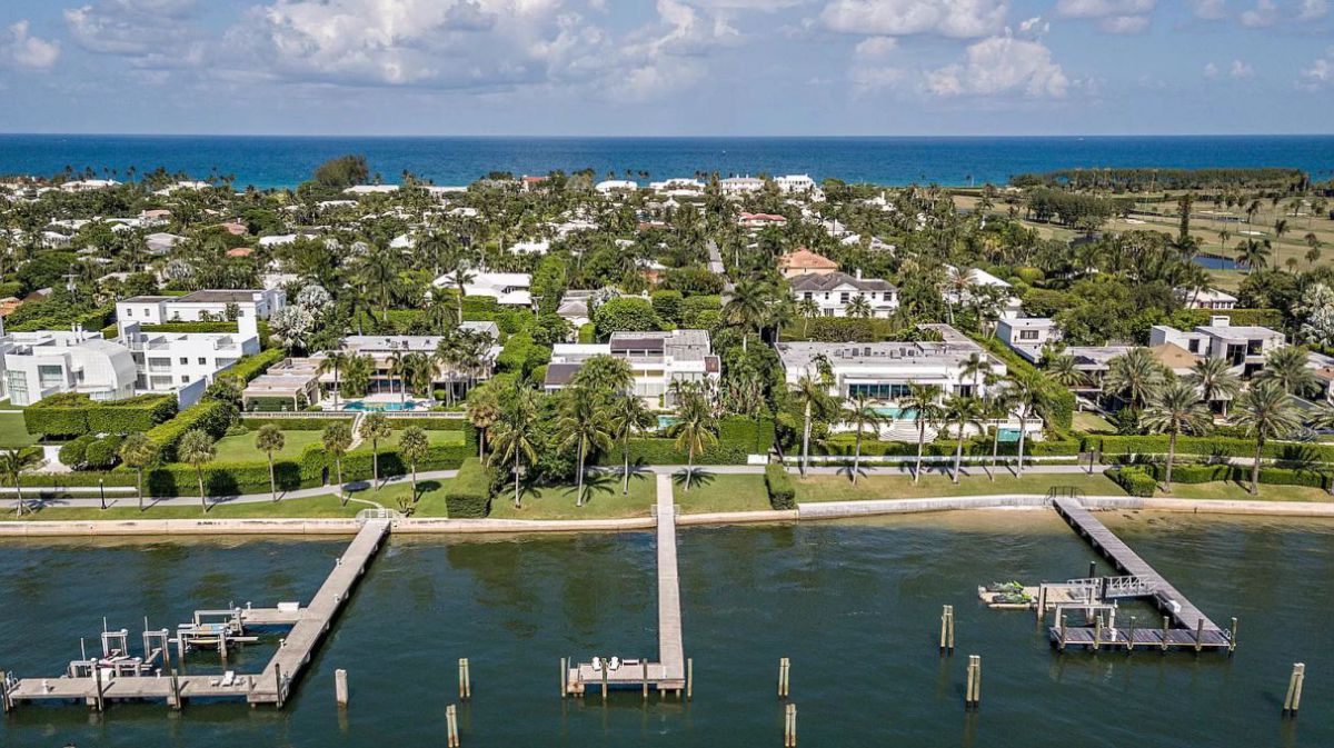 27.0-Million-Palm-Beach-House-with-Sweeping-Views-of-The-Intracoastal-16
