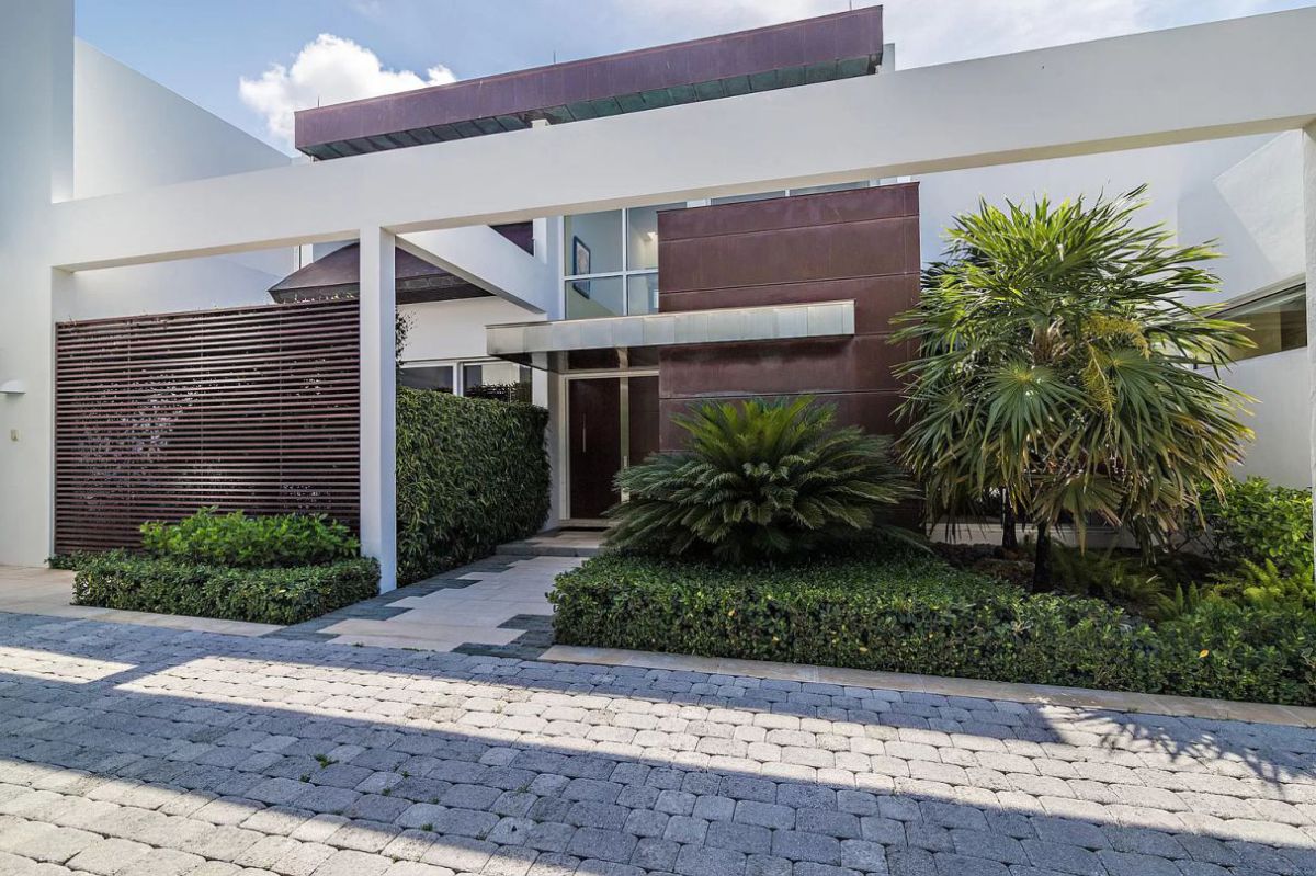 27.0-Million-Palm-Beach-House-with-Sweeping-Views-of-The-Intracoastal-19