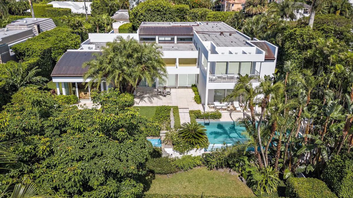 27.0-Million-Palm-Beach-House-with-Sweeping-Views-of-The-Intracoastal-21