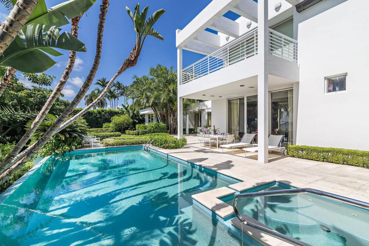 27.0-Million-Palm-Beach-House-with-Sweeping-Views-of-The-Intracoastal-22