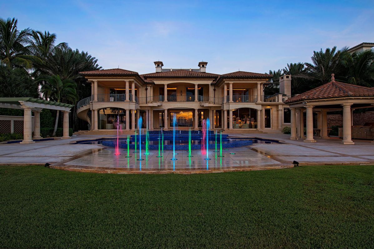 A-Significant-Beachfront-Home-in-Naples-FL-built-by-A.-Vernon-Allen-Builder-5