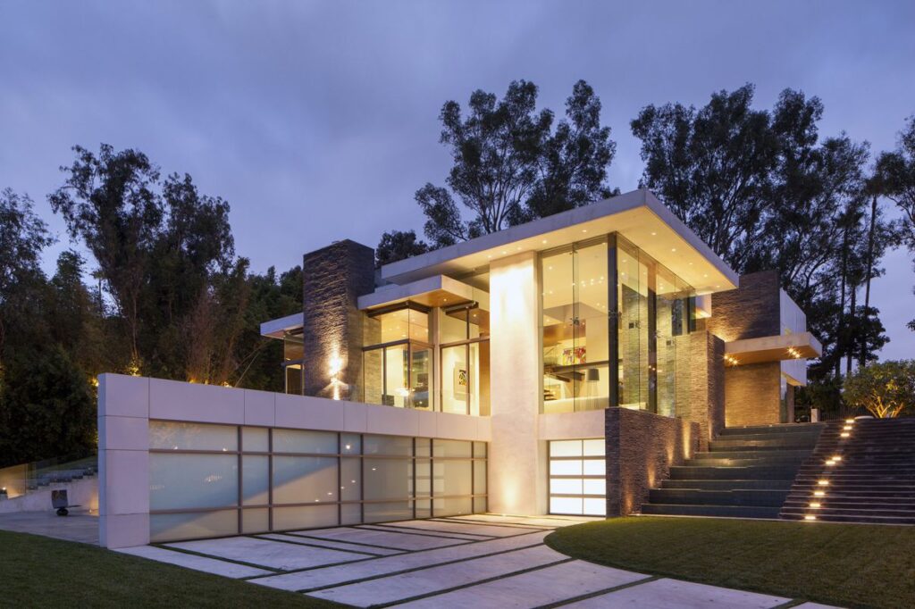 Beverly Hills Summit House by Whipple Russell Architects