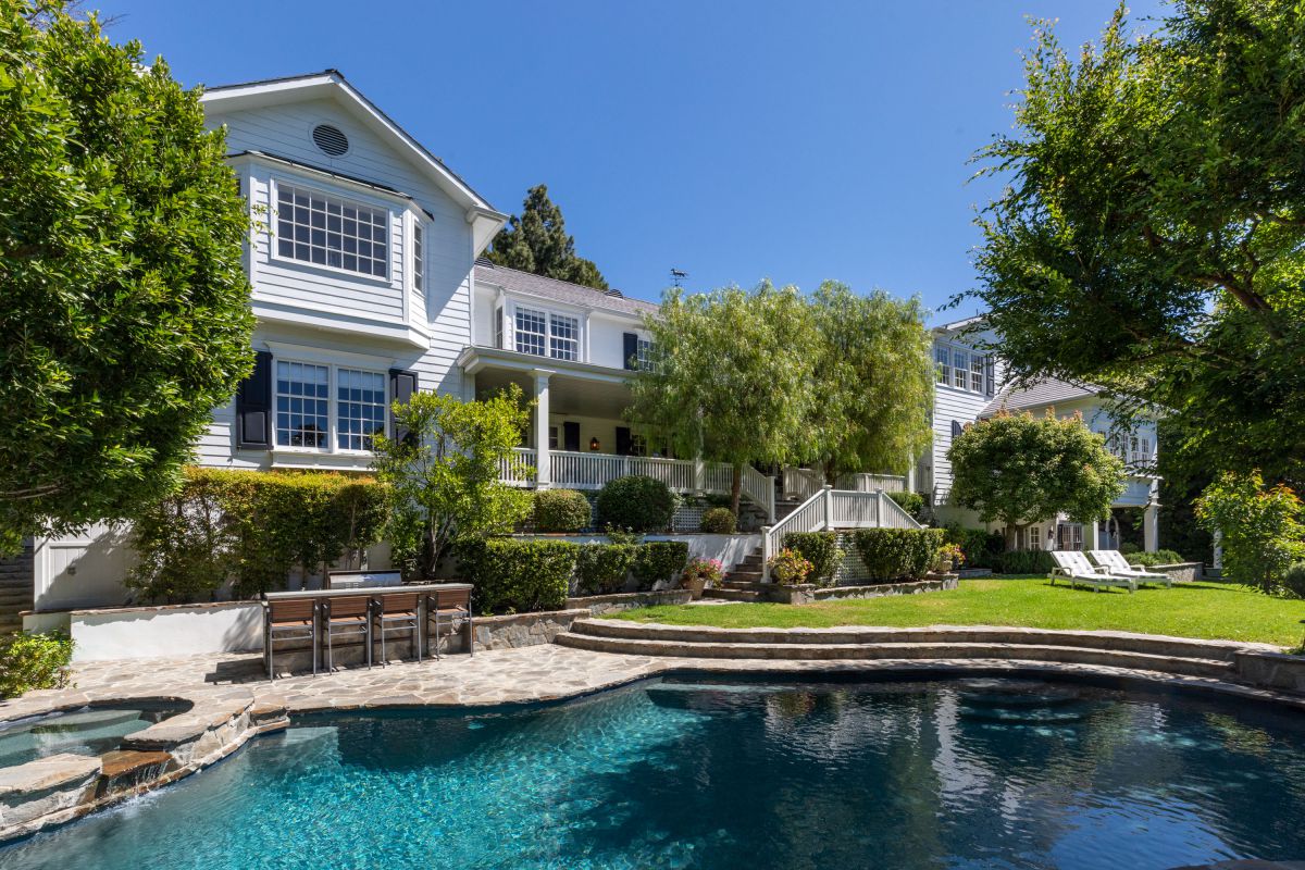 Beverly-Hills-Traditional-House-for-Sale-with-An-Asking-Price-13-Million-16