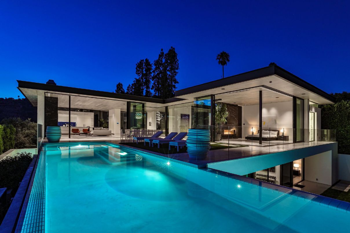 Blue-Jay-Way-Modern-Home-in-Los-Angeles-by-McClean-Design-11