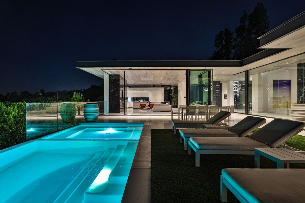 Blue-Jay-Way-Modern-Home-in-Los-Angeles-by-McClean-Design-12