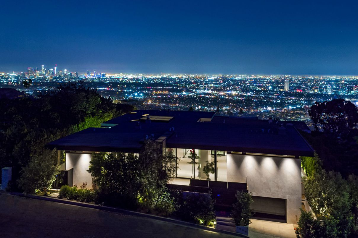 Blue-Jay-Way-Modern-Home-in-Los-Angeles-by-McClean-Design-2