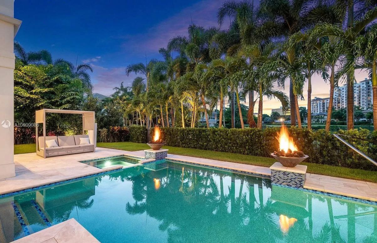 Boca-Raton-Home-with-Transitional-Accents-29