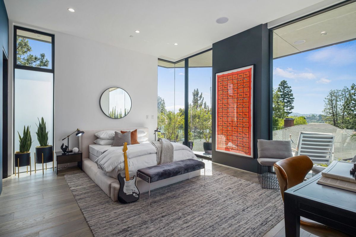 Brand-New-Los-Angeles-Architectural-Masterpiece-hits-Market-13