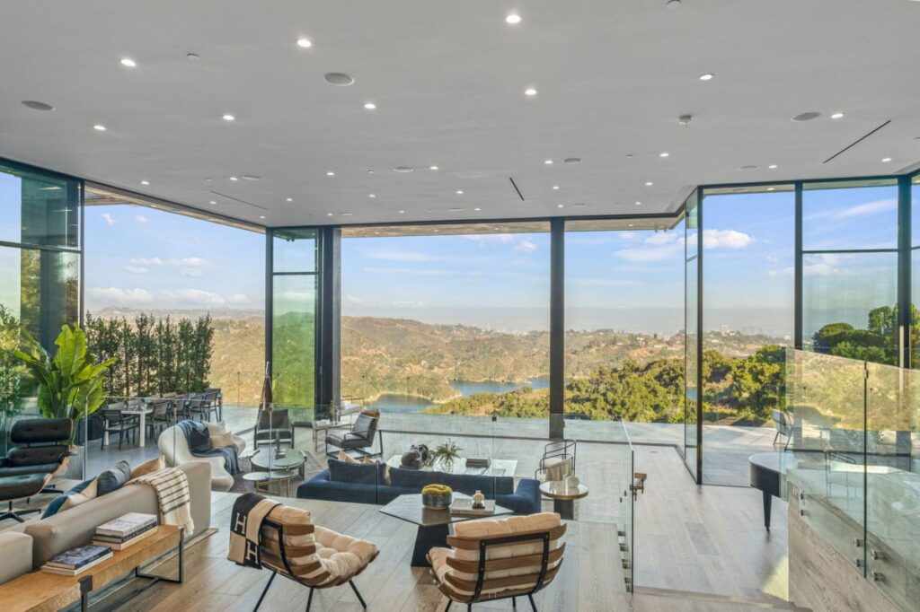 Brand New Los Angeles Architectural Masterpiece hits Market