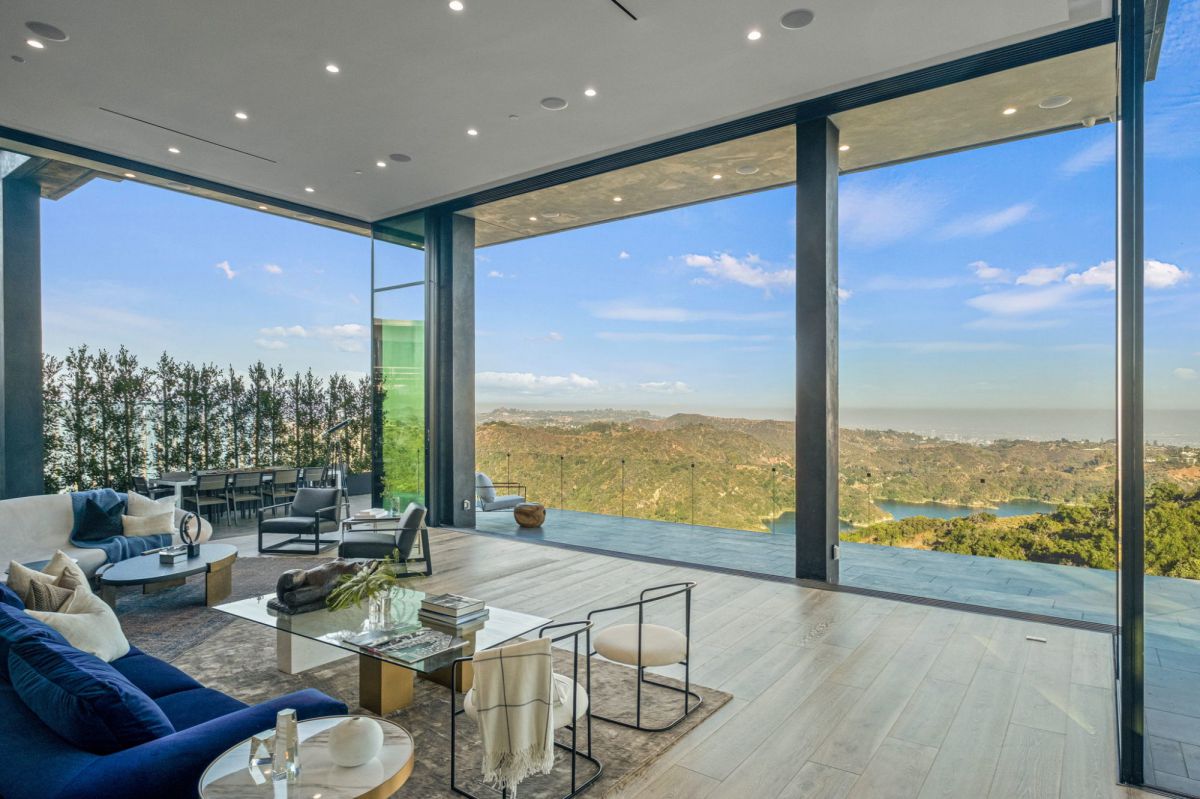 Brand-New-Los-Angeles-Architectural-Masterpiece-hits-Market-31