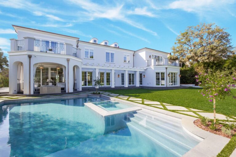 $19.9 Million Brentwood Park Traditional Home in Los Angeles