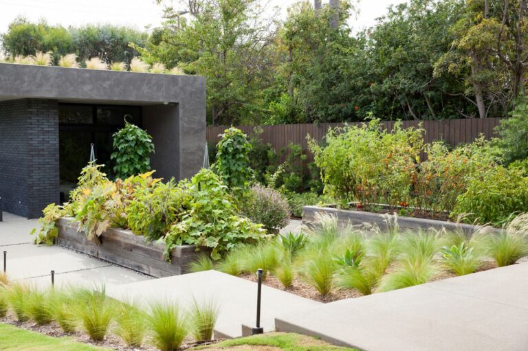 Brentwood Residence in Los Angeles by Marmol Radziner Architecture